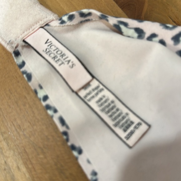 Victoria's Secret Padded Push-Up Underwire Leopard Print Bra Pink 32DD Lingerie - Picture 3 of 3